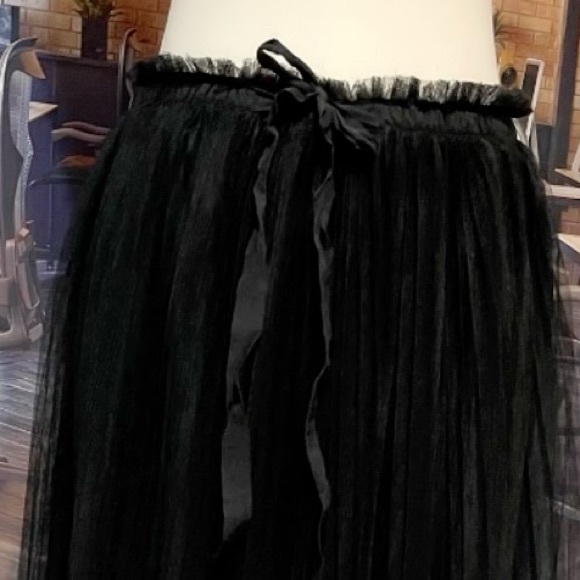 TULLE MAXI SKIRT IN BLACK - Picture 3 of 3